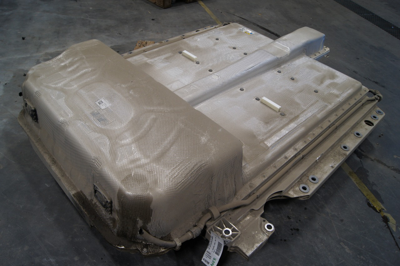 BMW iX1 battery pack photo 1