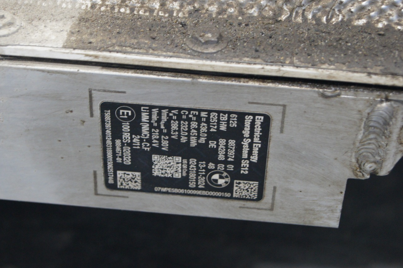 BMW iX1 battery pack photo 2