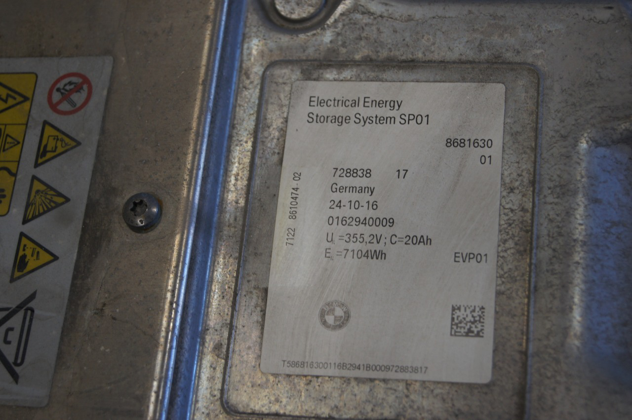 BMW i8 battery pack photo 2