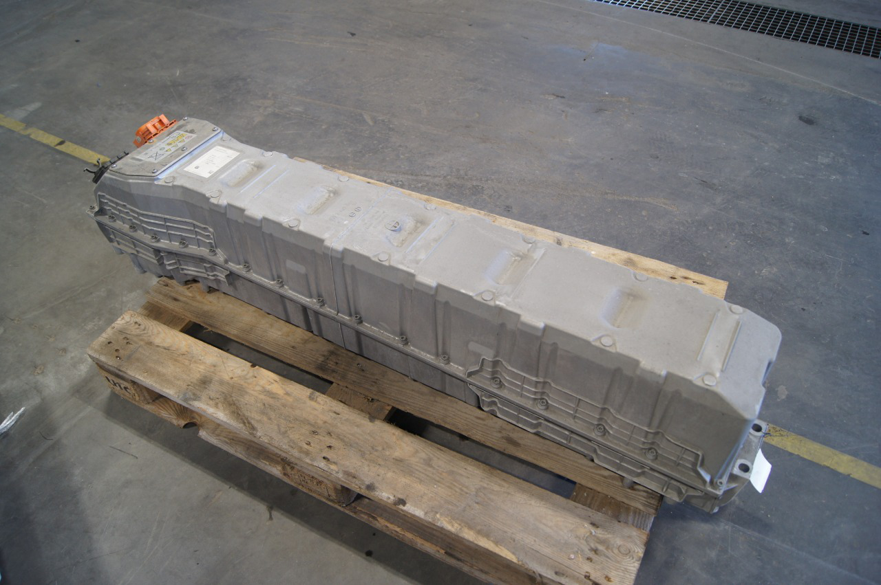 BMW i8 battery pack photo 3