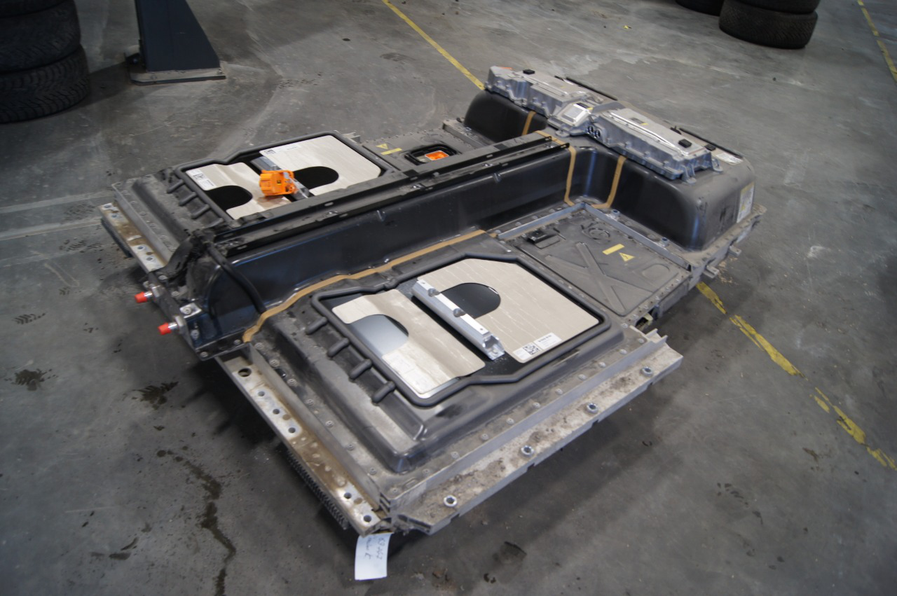 Volvo XC40 battery pack photo 1