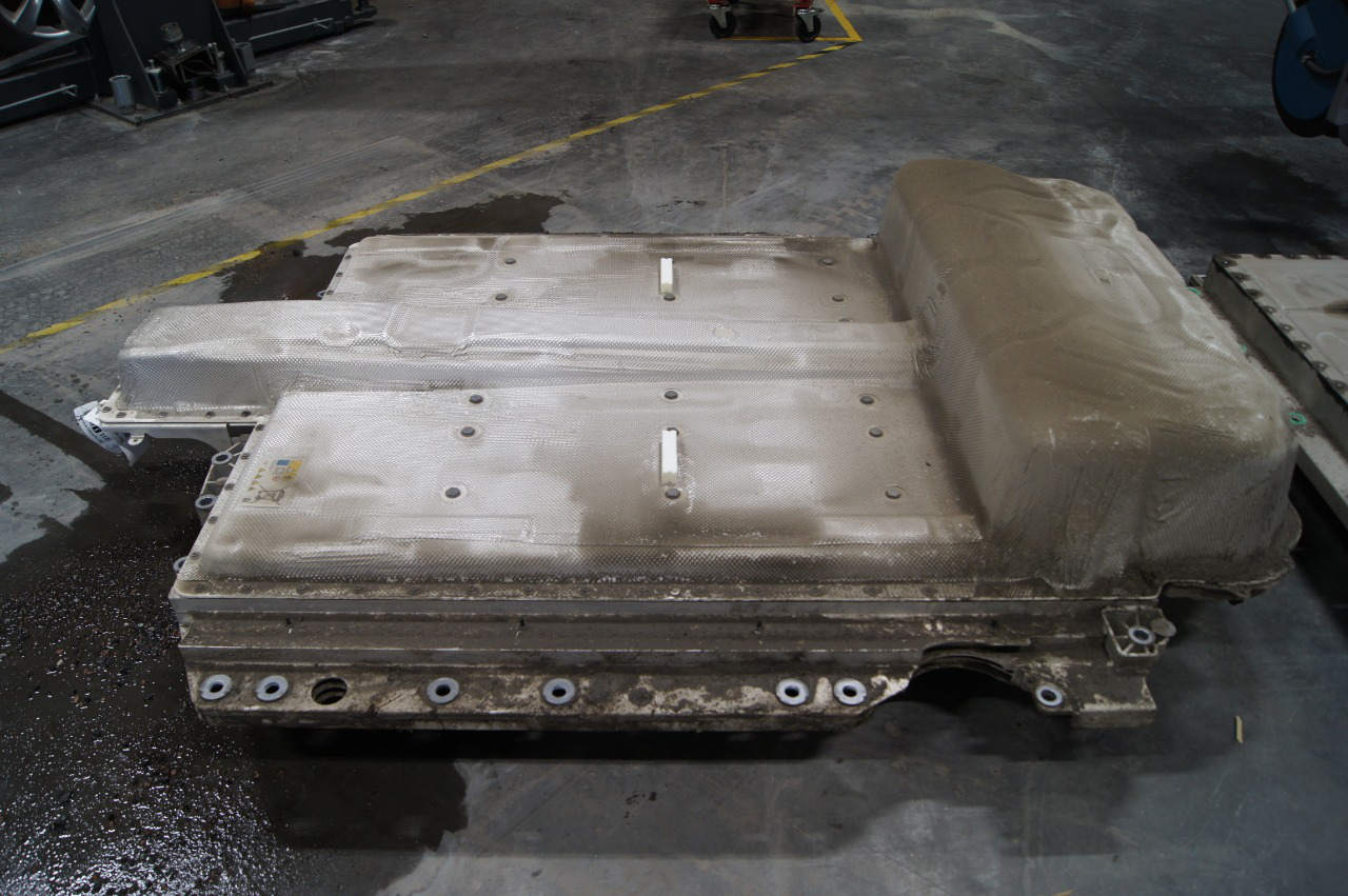 BMW IX2 battery pack photo 1
