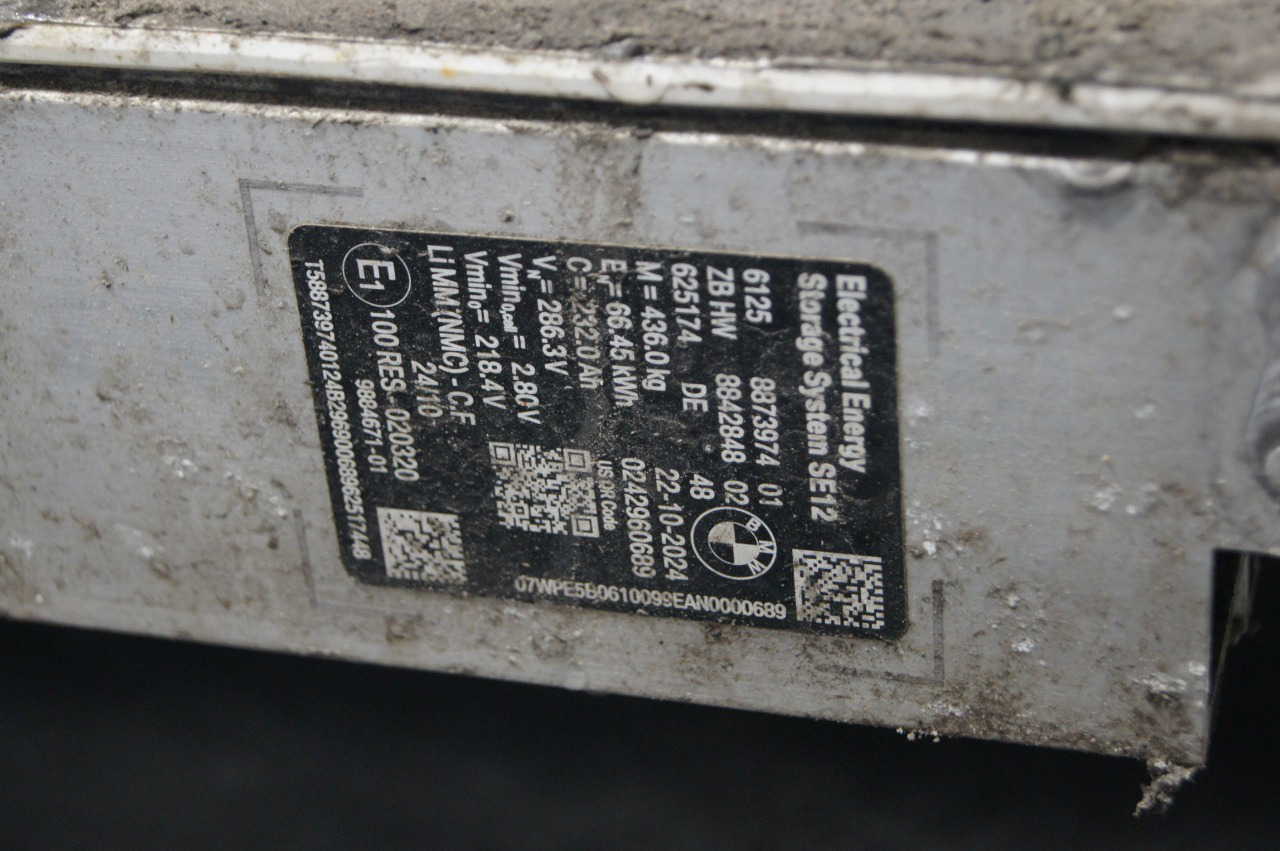BMW IX2 battery pack photo 2