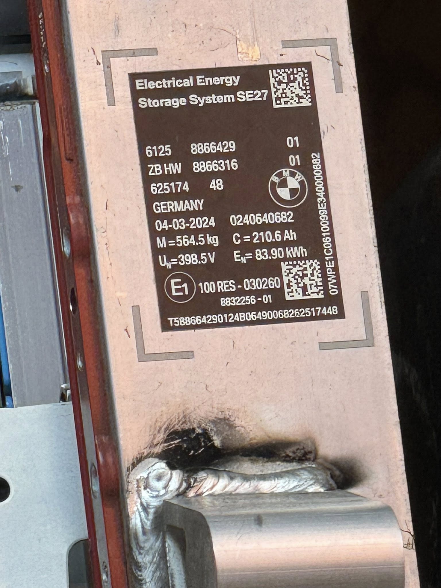 BMW i4 battery pack photo 2