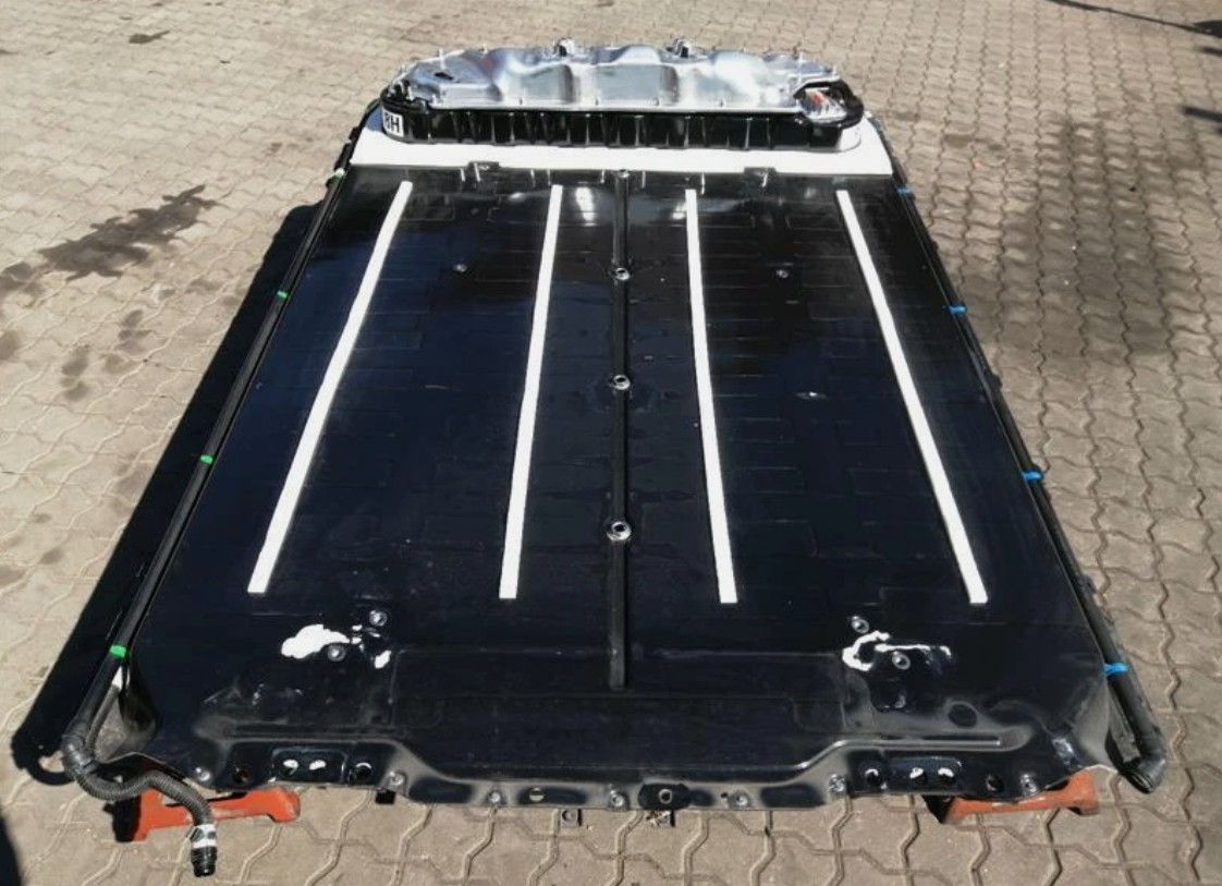 Tesla Model 3 battery pack photo 1