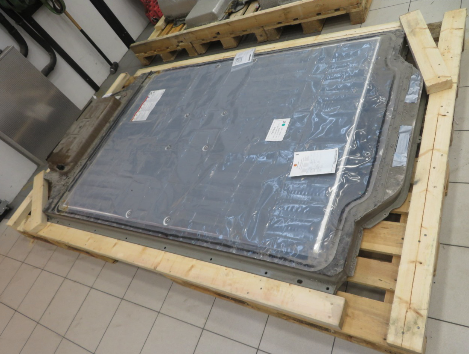Tesla MOTORS Model S 002 battery pack photo 1