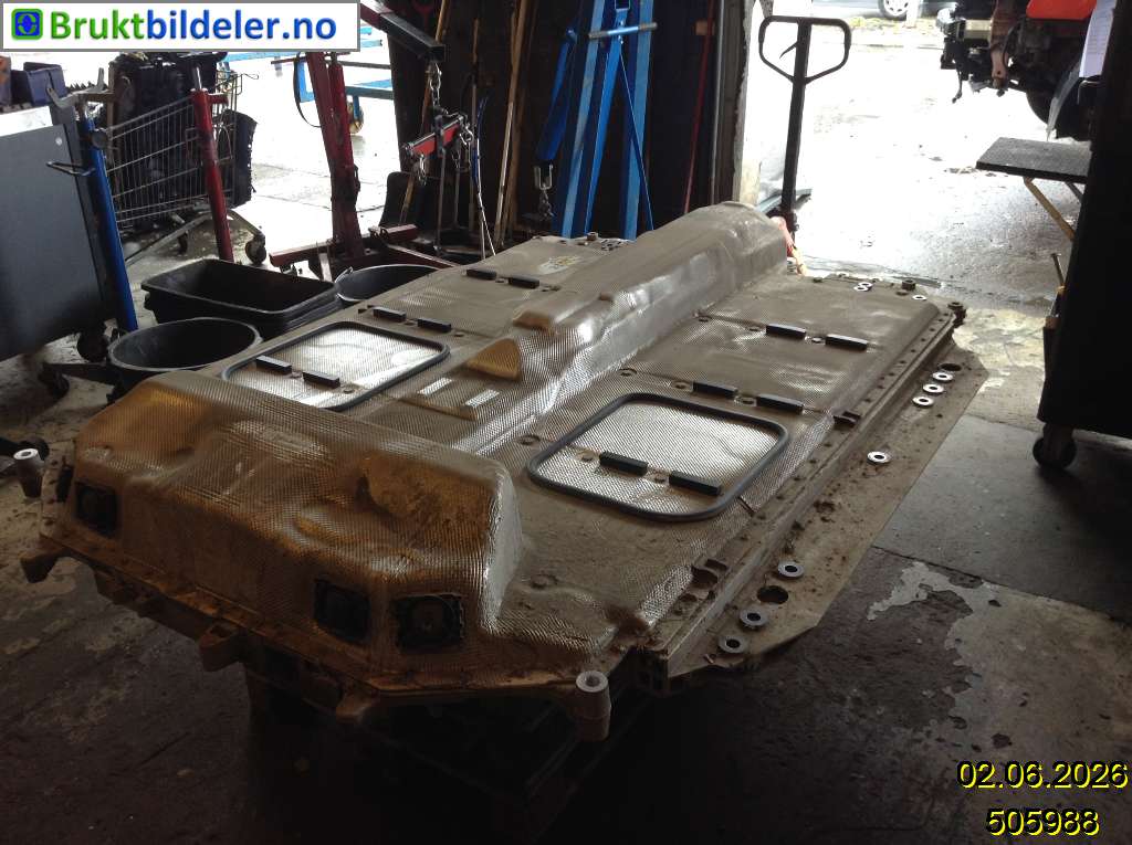 BMW i4 battery pack photo 1
