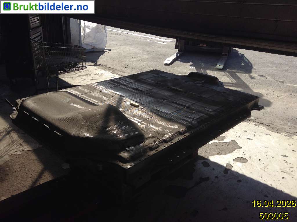 BMW iX battery pack photo 2