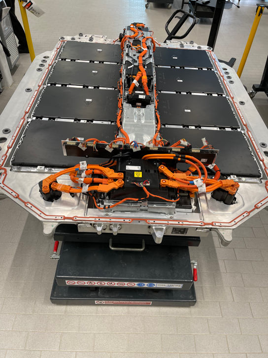 BMW i4 battery pack photo 1